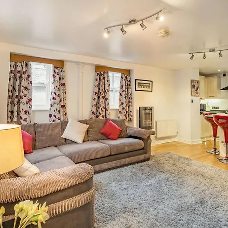 2 Bed In Sz062 Κέσγουικ